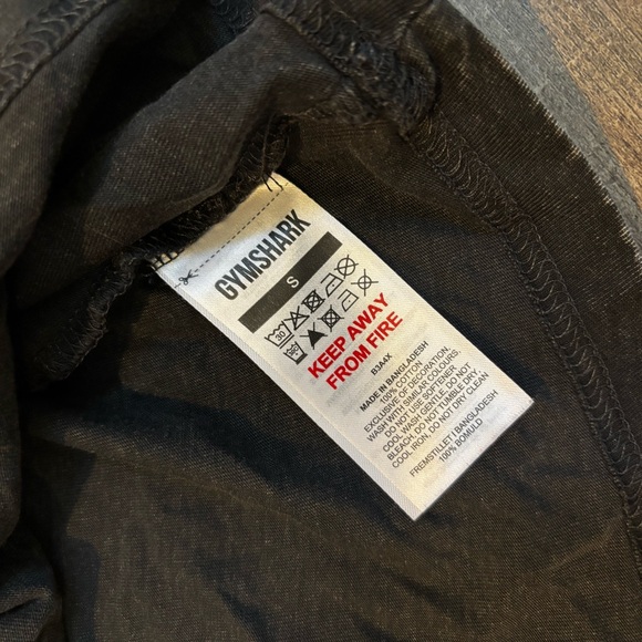 Gymshark Black Crop Top - Picture 4 of 5